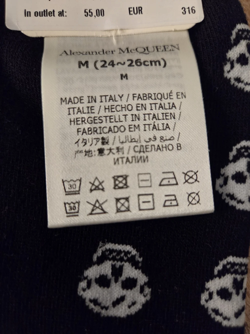 Alexander McQueen NWT Black Crew Socks with White Skull Pattern